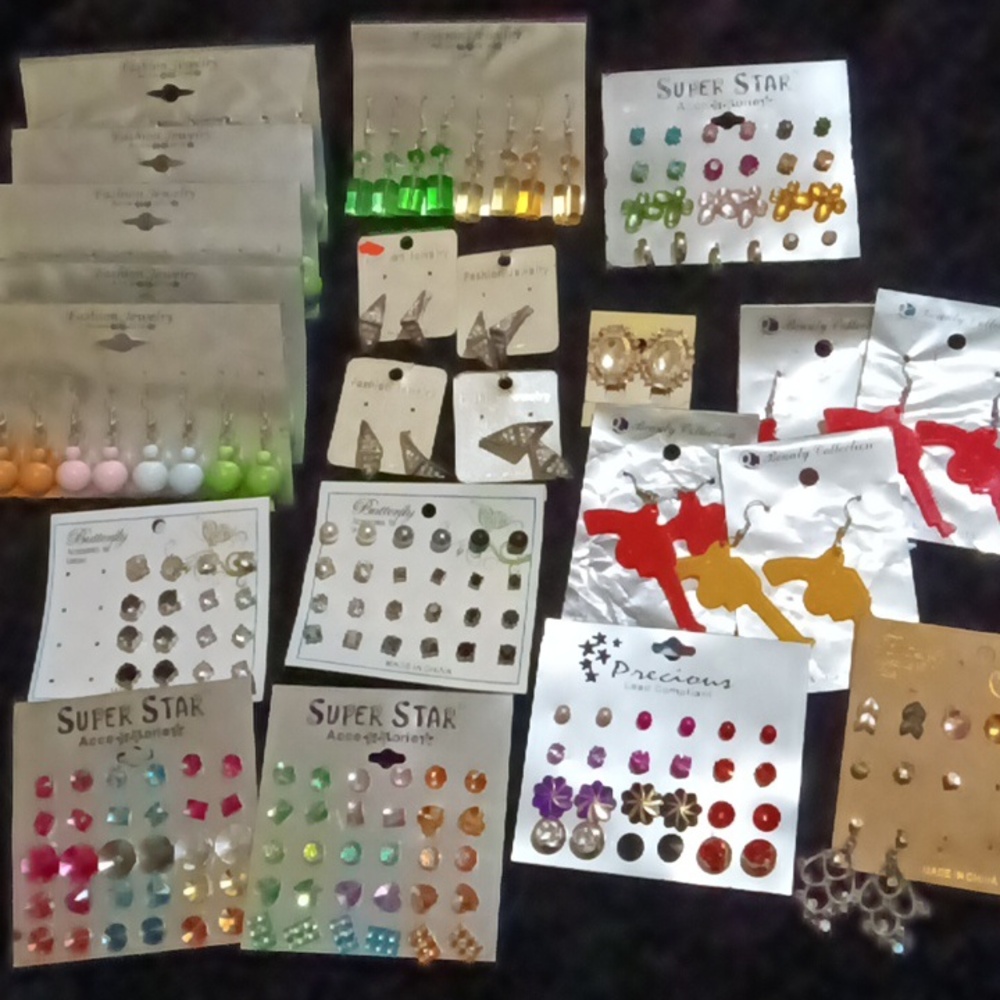 Lots of costume earrings and studs. Plus 1 pair of clip on earrings